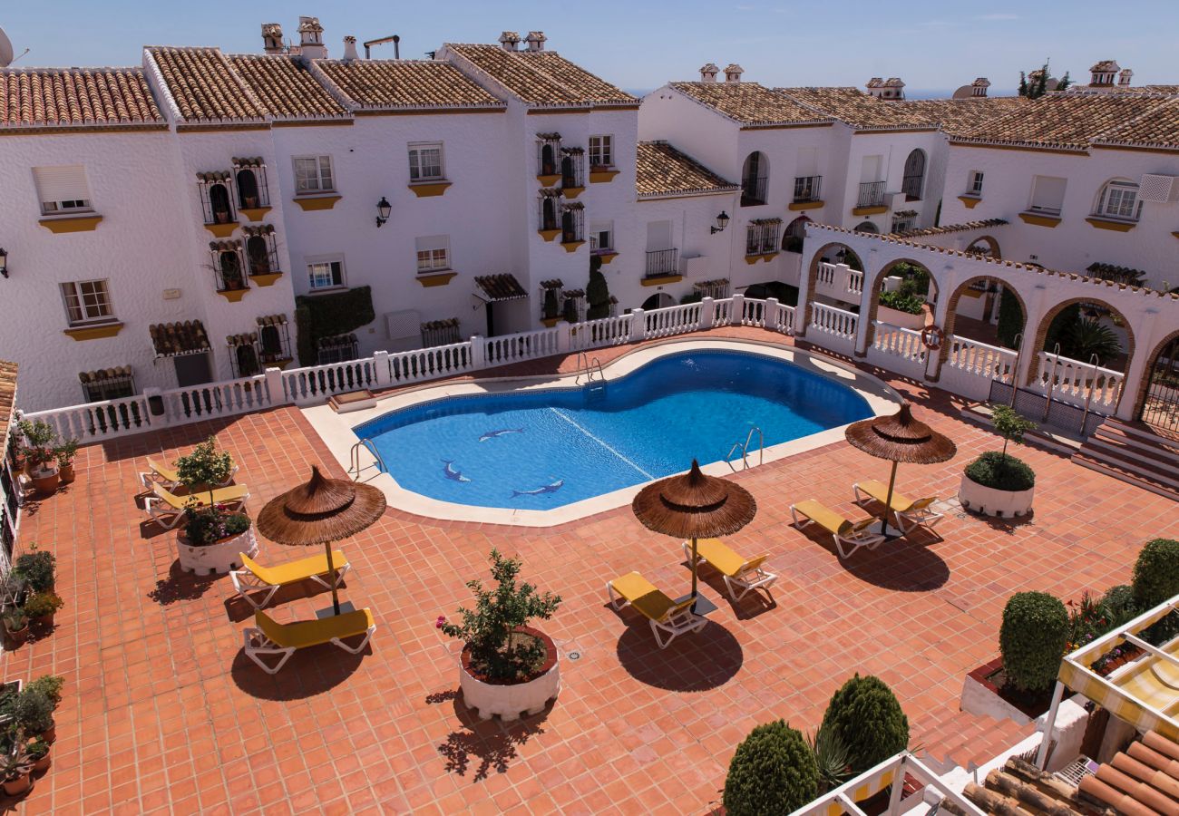 Piscina con zona poco profunda para niños