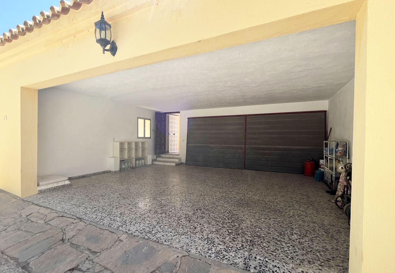 Parking Privado y Cubierto