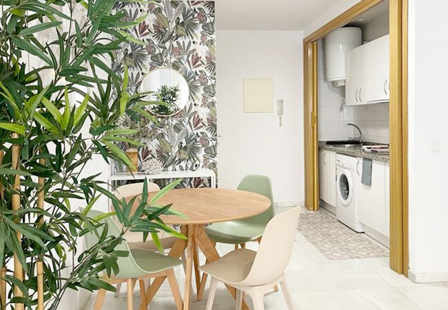 Apartment in Málaga - Ideal Mendoza - MálagadeVacaciones Apartment in Málaga - Ideal Mendoza - MálagadeVacaciones