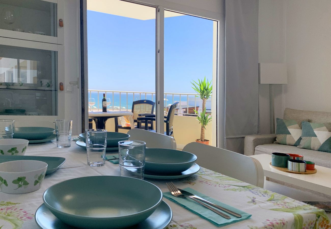 Apartment in Torremolinos - La Carihuela Palace - MálagadeVacaciones