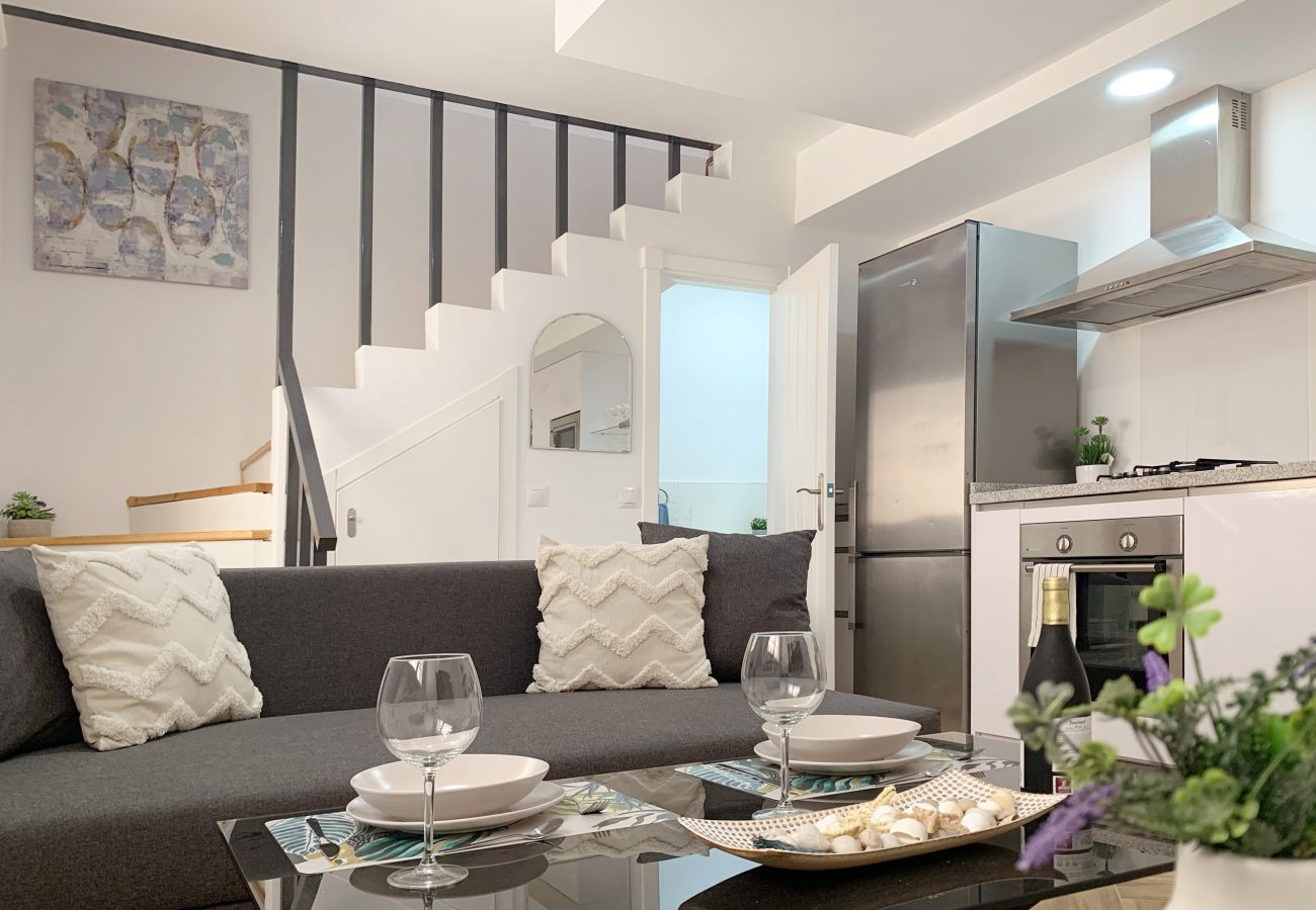 Apartment in Málaga - Duplex Valdecasas - MalagadeVacaciones