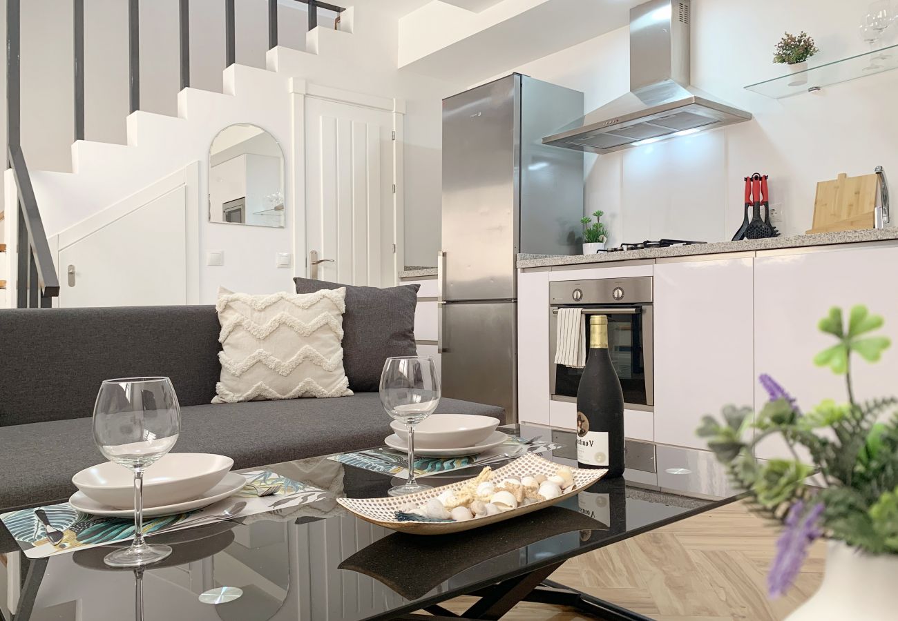 Apartment in Málaga - Duplex Valdecasas - MalagadeVacaciones