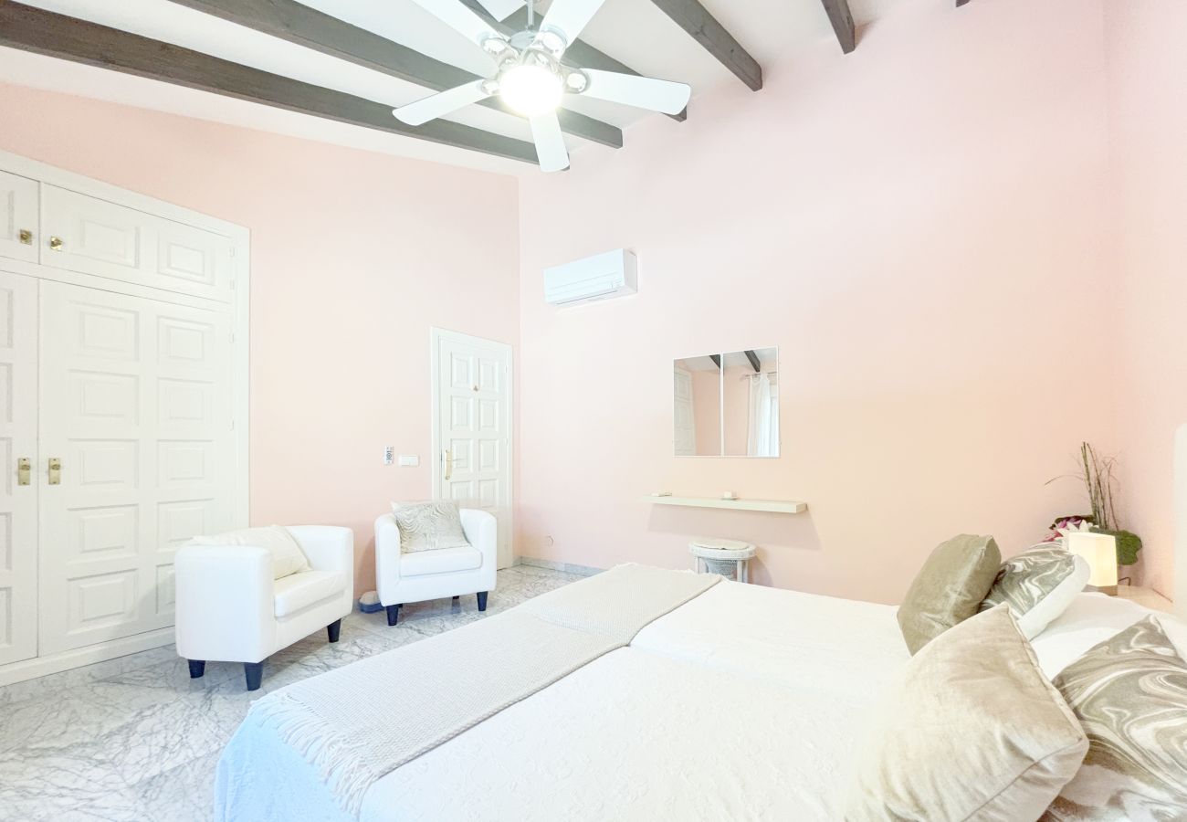 queen or king size bedroom