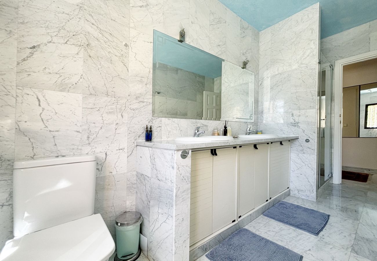 pretty bathroom